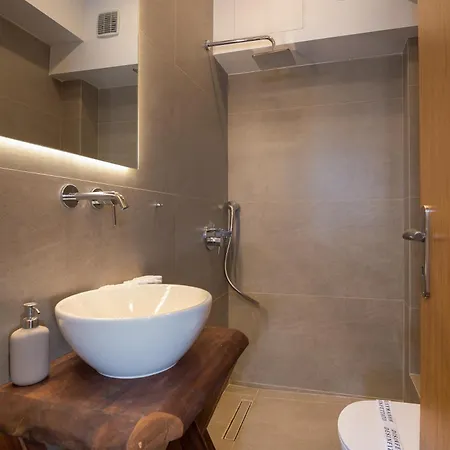 Sky Shades In Villa Aráhova